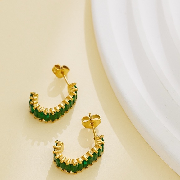 NEW💎18K Gold Plated Simulated Emerald Earrings*Baguette Earrings*Diamond Cut - Picture 6 of 10